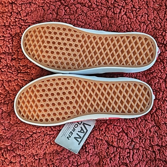 VansEra Van Doren/Skull Snowflake/NEW 6.5 Men/8 Women - Picture 2 of 4